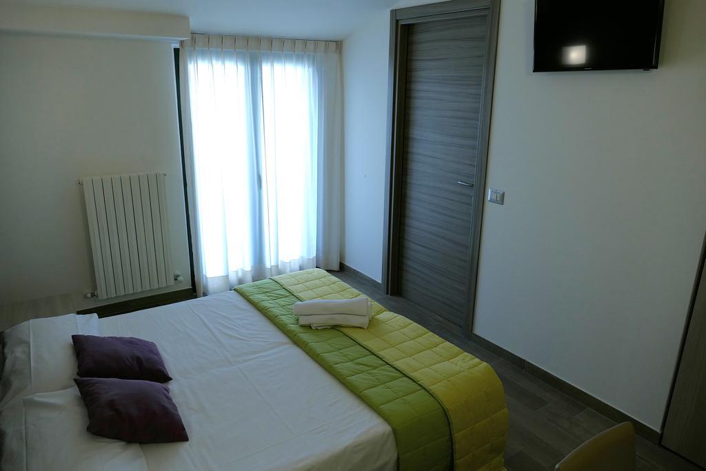 Hotel Desiree San Benedetto del Tronto Exteriör bild