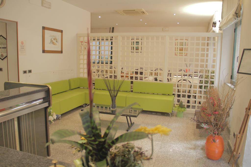 Hotel Desiree San Benedetto del Tronto Exteriör bild
